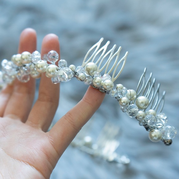 Aldo Beautiful Jeweled Headband - Picture 4 of 4